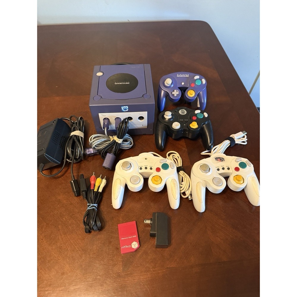 Nintendo GameCube Console Bundle 4 Controllers Games Read Descr